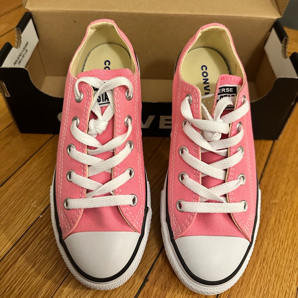 BNWT Converse Allstars, Size 13.5 (Youth) - Pink